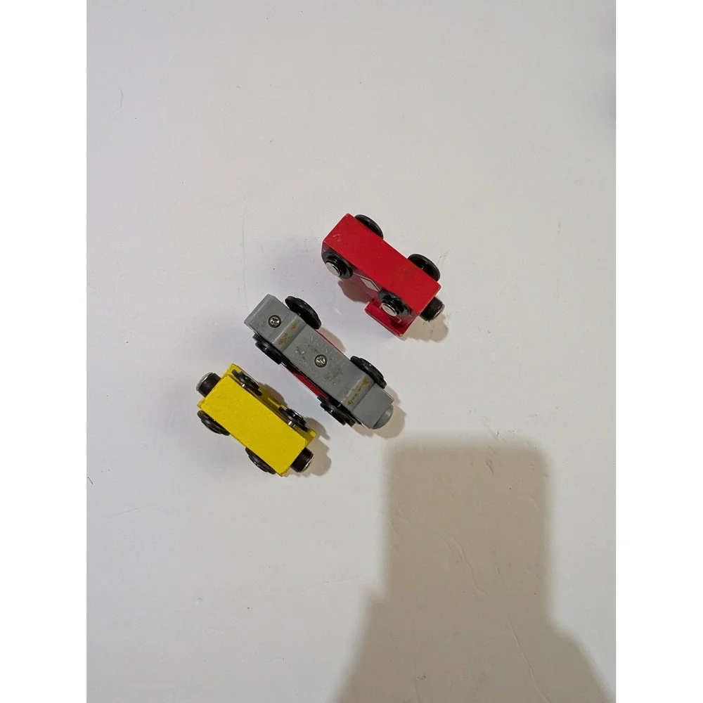 Vintage Wooden Magnetic Train Cars Set of 3 Red Yellow Engine 6185 Toy